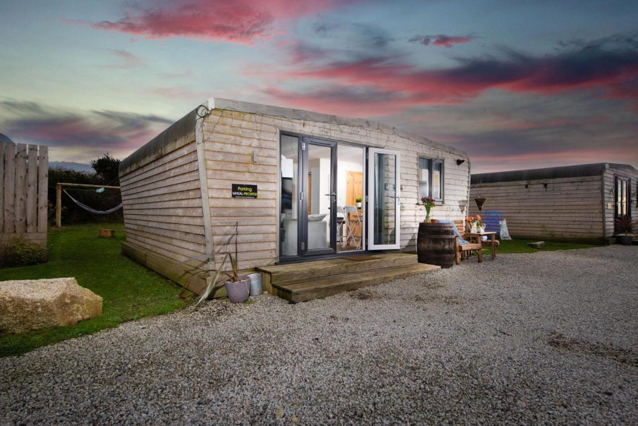 Wheal Prosper- Beautifully Fitted Wooden Lodge Helston Cornwall Exteriör bild