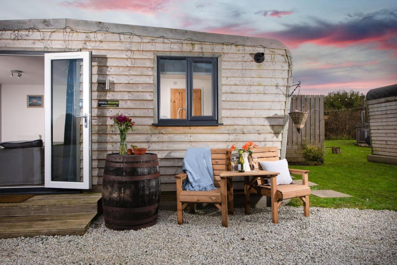 Wheal Prosper- Beautifully Fitted Wooden Lodge Helston Cornwall Exteriör bild