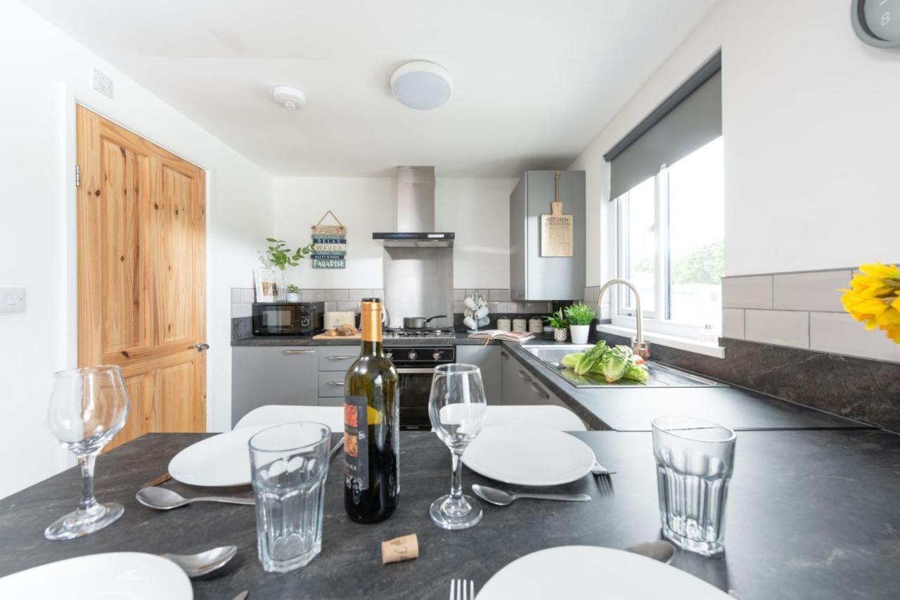 Wheal Prosper- Beautifully Fitted Wooden Lodge Helston Cornwall Exteriör bild