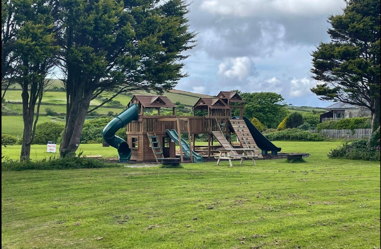 Wheal Prosper- Beautifully Fitted Wooden Lodge Helston Cornwall Exteriör bild