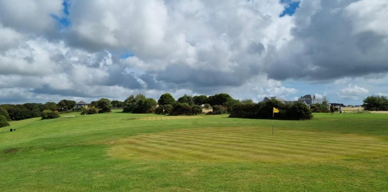 Wheal Prosper- Beautifully Fitted Wooden Lodge Helston Cornwall Exteriör bild