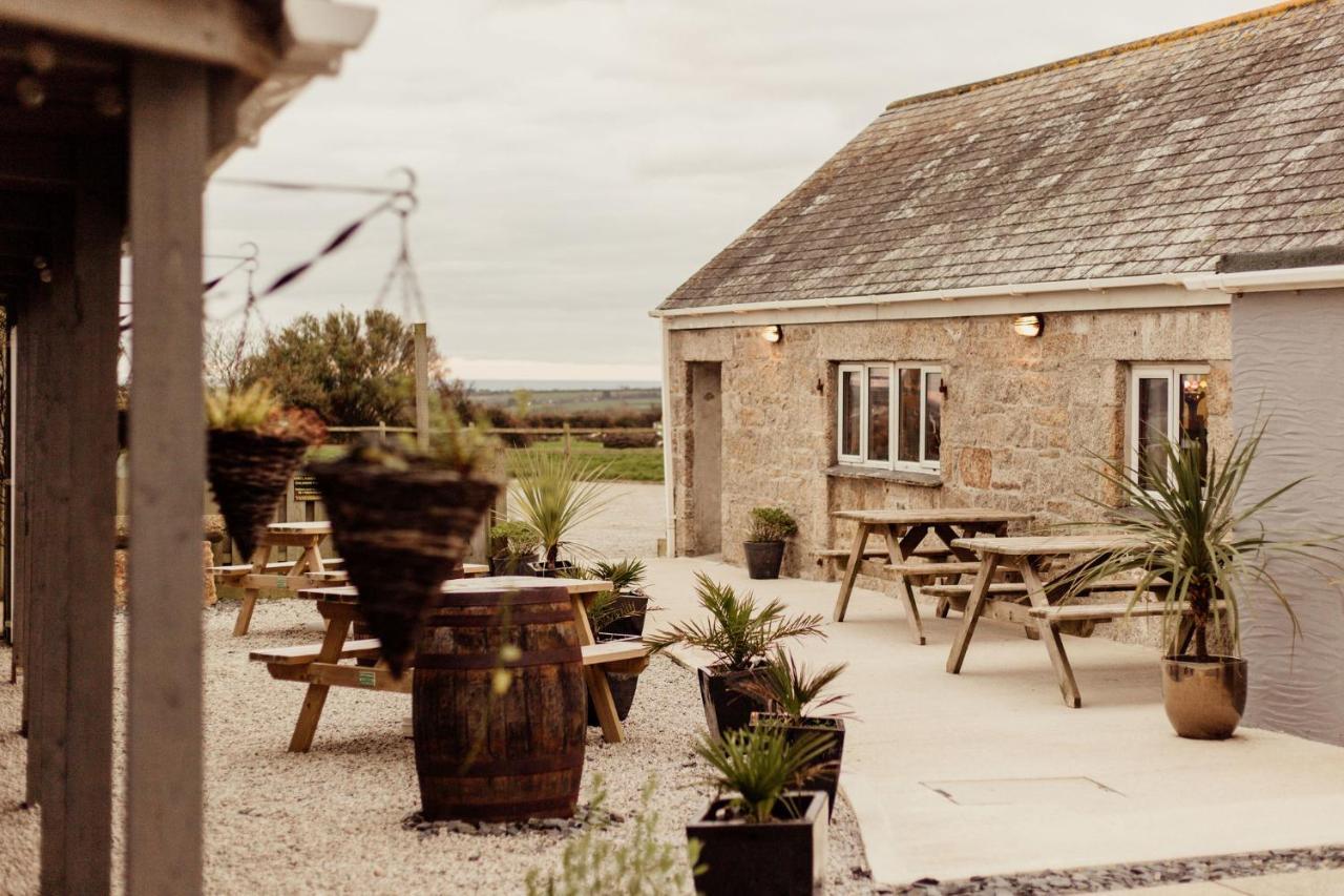 Wheal Prosper- Beautifully Fitted Wooden Lodge Helston Cornwall Exteriör bild